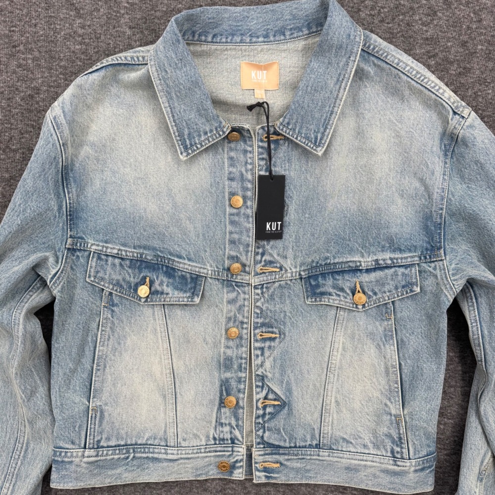 KUT from the Kloth Quinn Button Front Panel Jacket Light Wash Denim  Small - Picture 2 of 6